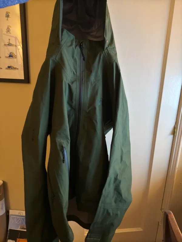 Mountain Hardware Trailverse Gore-Tex Jacket Green, Large - Image 1