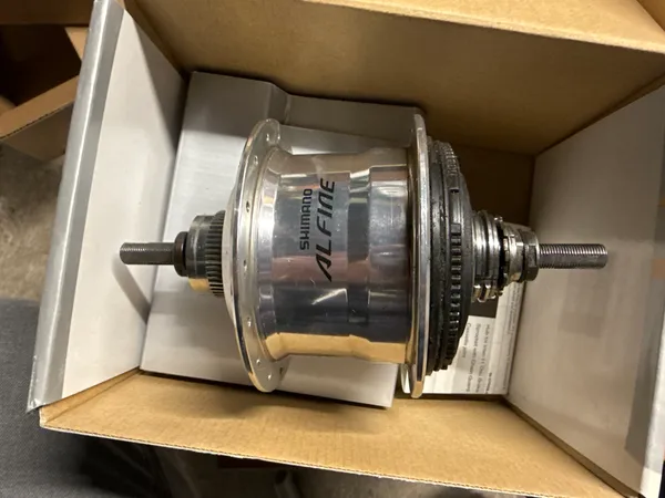 Shimano Alfine SG-S700 hub 11 speed, shifter, mounting kit - silver 32h center lock disc - Image 1