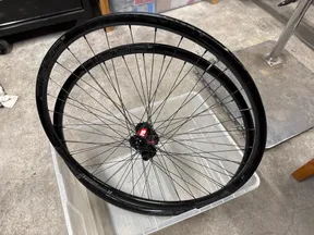 Stans grail 700c single speed wheelset dt Swiss 240s 100/142 thru axle centerlock - image 1