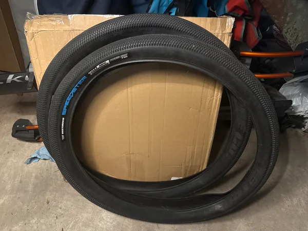 Vee Speedster 29x2.8 Tire Pair - Image 1