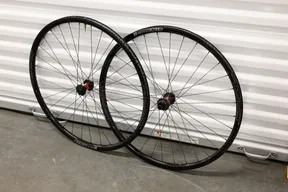 Stans grail 700c single speed wheelset dt Swiss 240s 100/142 thru axle centerlock - image 5