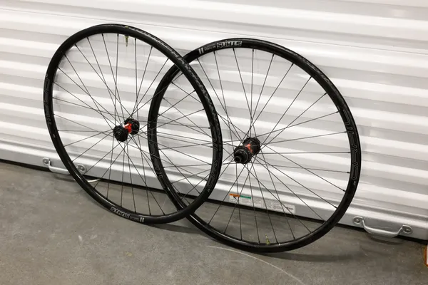 Stans grail 700c single speed wheelset dt Swiss 240s 100/142 thru axle centerlock - Image 5