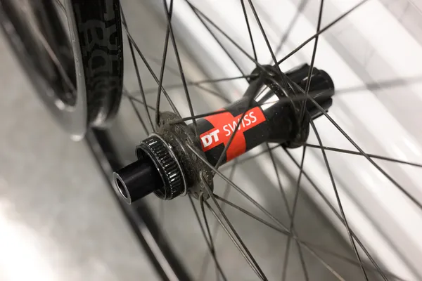 Stans grail 700c single speed wheelset dt Swiss 240s 100/142 thru axle centerlock - Image 6