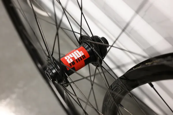 Stans grail 700c single speed wheelset dt Swiss 240s 100/142 thru axle centerlock - Image 7