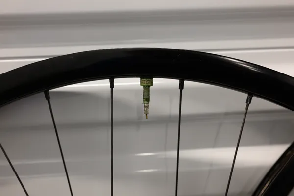 Stans grail 700c single speed wheelset dt Swiss 240s 100/142 thru axle centerlock - Image 8