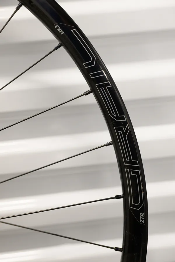 Stans grail 700c single speed wheelset dt Swiss 240s 100/142 thru axle centerlock - Image 11