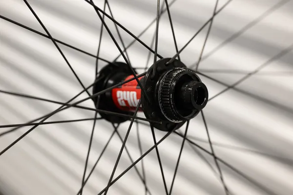 Stans grail 700c single speed wheelset dt Swiss 240s 100/142 thru axle centerlock - Image 12