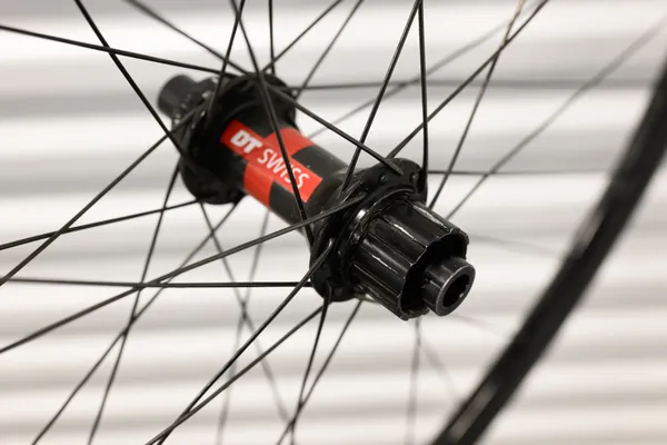 Stans grail 700c single speed wheelset dt Swiss 240s 100/142 thru axle centerlock - Image 13