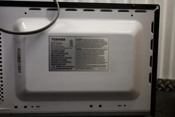 Toshiba Microwave 0.9 Cu Ft-900W-Stainless Steel - Image 2