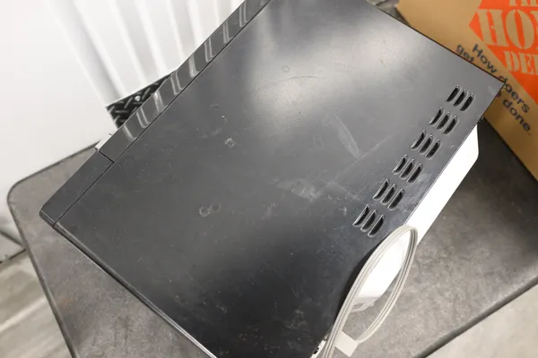 Toshiba Microwave 0.9 Cu Ft-900W-Stainless Steel - Image 3