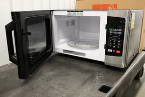 Toshiba Microwave 0.9 Cu Ft-900W-Stainless Steel - image 4