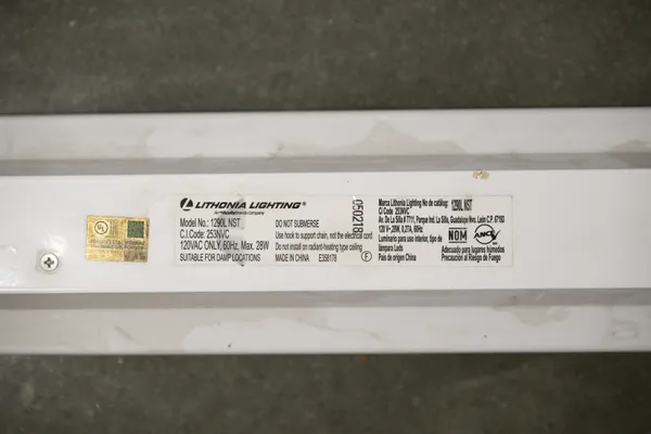 Lithonia Lighting 4 foot LED Shop Light - Image 2