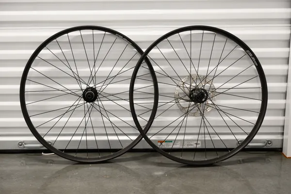 Jones Stock 29+ Wheelset, Aluminum Rims, 6-Bolt Shimano Hub, 203mm Rotor - Image 1
