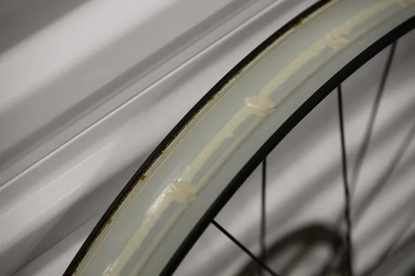 Jones Stock 29+ Wheelset, Aluminum Rims, 6-Bolt Shimano Hub, 203mm Rotor - Image 3