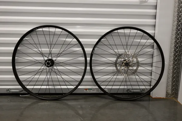 Jones Stock 29+ Wheelset, Aluminum Rims, 6-Bolt Shimano Hub, 203mm Rotor - Image 6