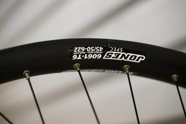 Jones Stock 29+ Wheelset, Aluminum Rims, 6-Bolt Shimano Hub, 203mm Rotor - Image 8