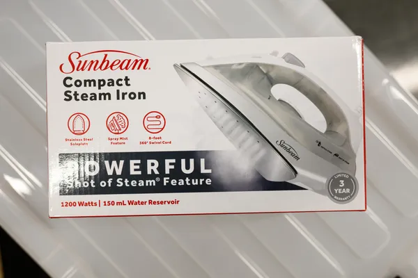 Sunbeam Compact Steam Iron - Image 1