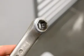 Shimano Deore FC-MT60 Triple Crankset 175mm - image 2