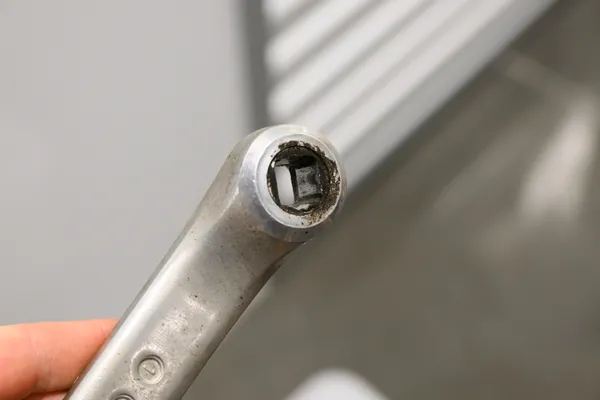 Shimano Deore FC-MT60 Triple Crankset 175mm - Image 2